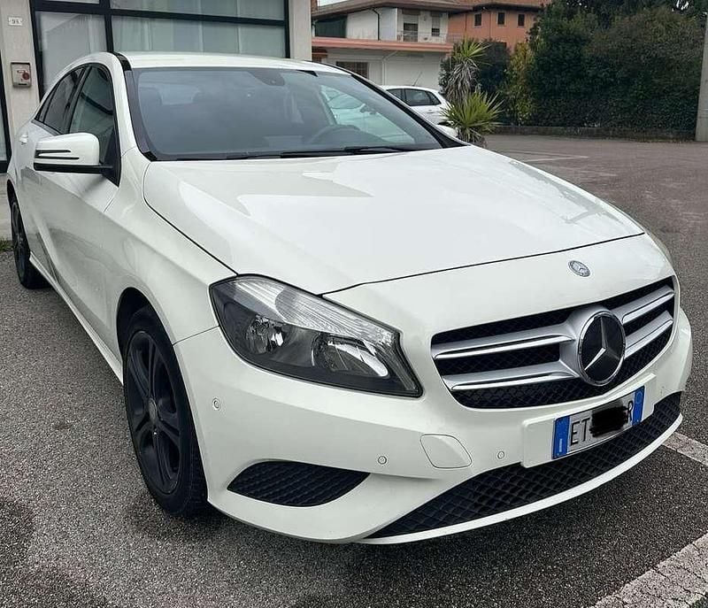 Usata 2013 Mercedes A180 Tre volumi | 7500 € (Buon prezzo) - Immagine 1/4