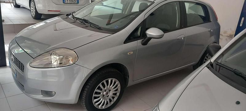 Usata Fiat Grande Punto Dynamic 77 CV (56 kW) 2009 Grigio Utilitaria
