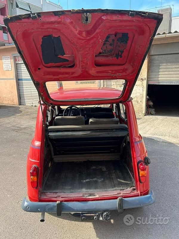 Usata Renault R4 33 CV (24 kW) 1989 Rosso Berlina