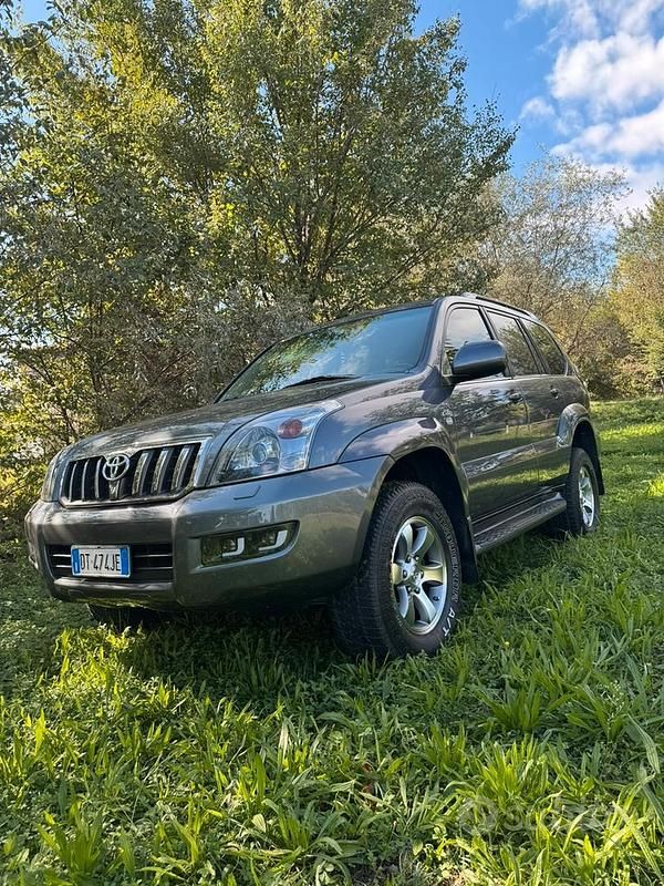 Grigio Usata 2009 Toyota Land Cruiser SUV | 23.000 € (Molto cara) - Immagine 1/4