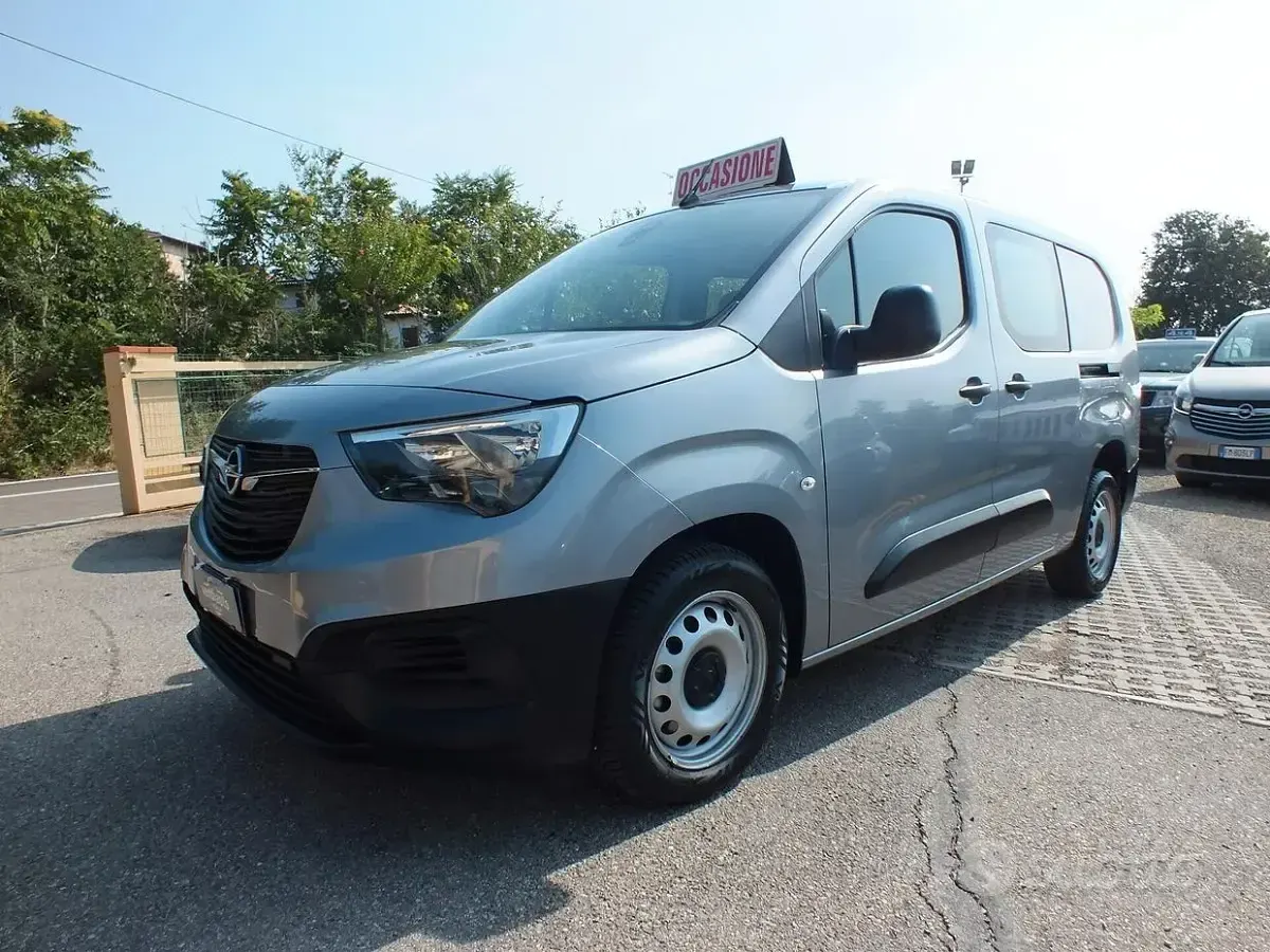 Usata Opel Combo 102 CV (75 kW) 2022 Grigio Monovolume