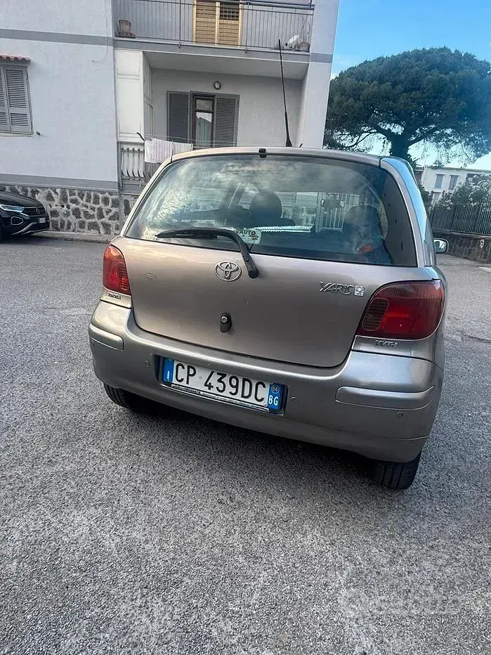 Usata Toyota Yaris 65 CV (47 kW) 2004 Berlina
