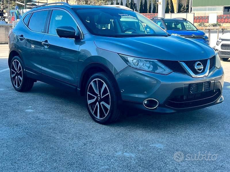 Usata Nissan Qashqai Tekna 130 CV (95 kW) 2016 Grigio SUV