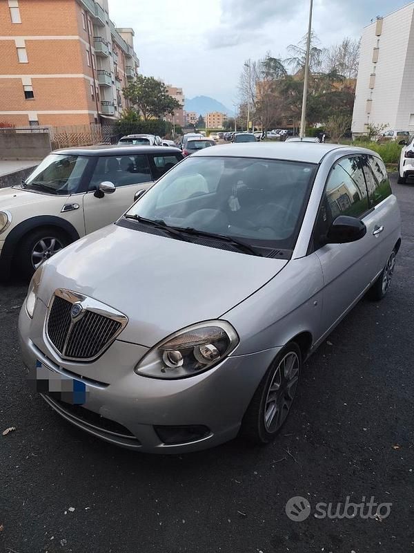 Usata Lancia Ypsilon 60 CV (44 kW) 2011 Grigio Utilitaria