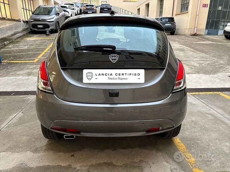Usata Lancia Ypsilon 70 CV (51 kW) 2024 Grigio Utilitaria