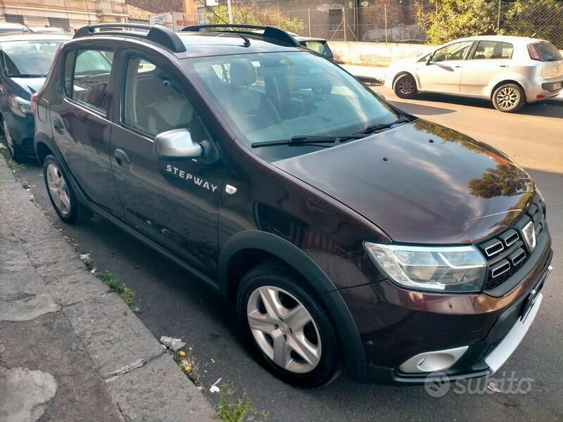 Usata Dacia Sandero Stepway 90 CV (66 kW) 2017 Rosso Utilitaria