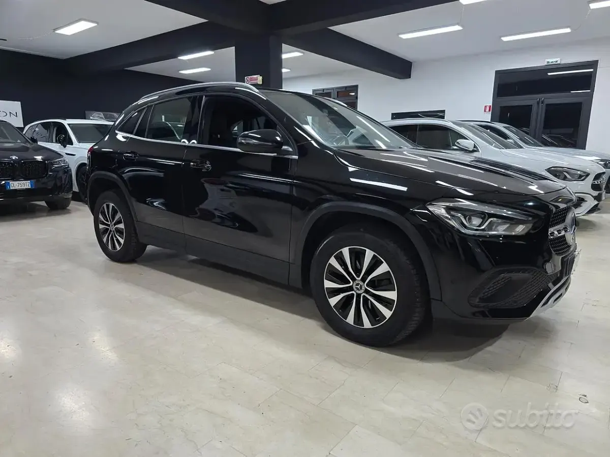 Usata Mercedes GLA200 150 CV (110 kW) 2022 Nero SUV