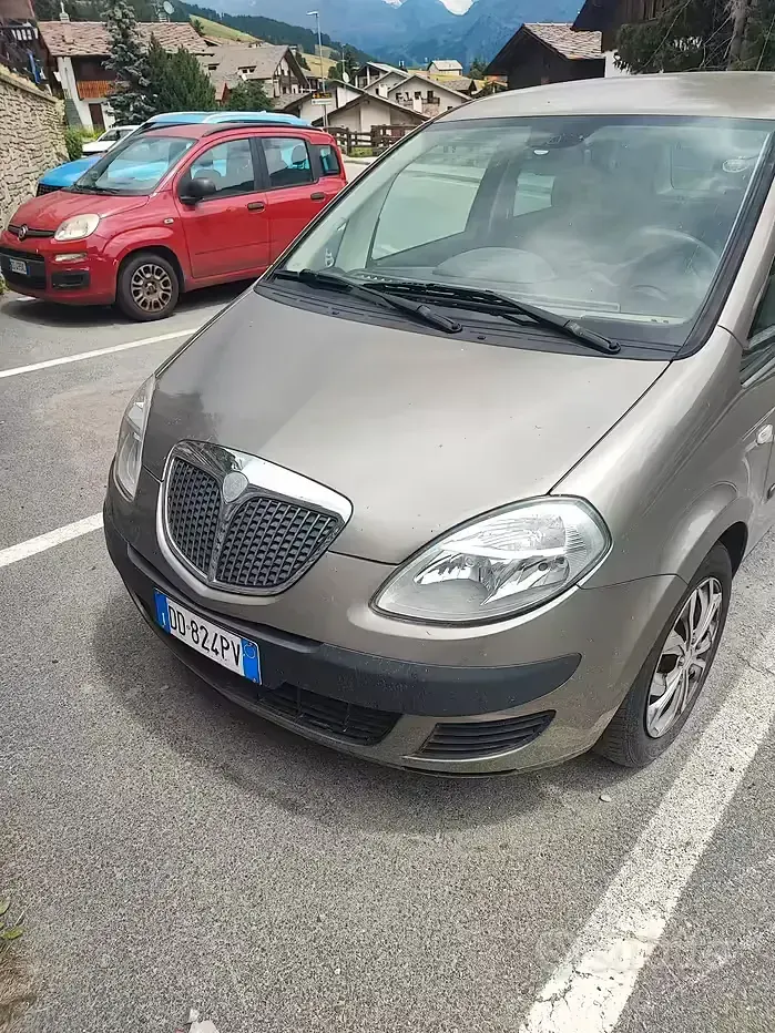 Usata Lancia Musa 69 CV (50 kW) 2006 Marrone Monovolume