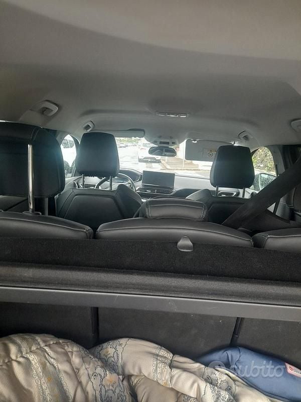 Usata Peugeot 5008 Allure 150 CV (110 kW) 2022 Marrone Monovolume