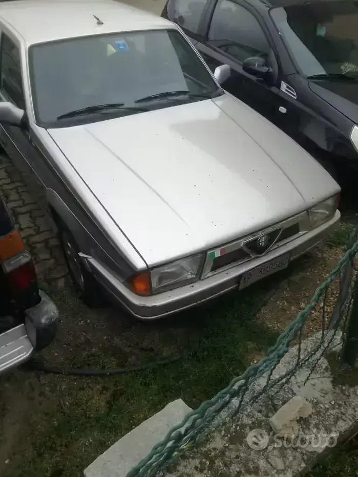 Usata Alfa Romeo 75 105 CV (77 kW) 1990 Grigio Berlina