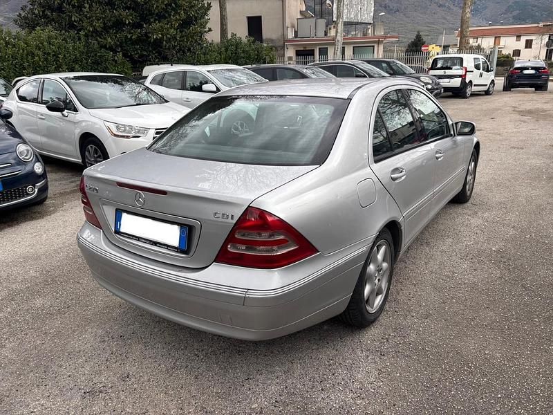 Usata Mercedes C270 Avantgarde 170 CV (125 kW) 2004 Argento Berlina