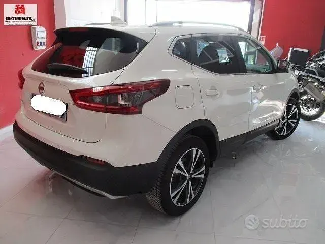 Usado Nissan Qashqai N-Connecta 109 HP (80 kW) 2018 Branco SUV