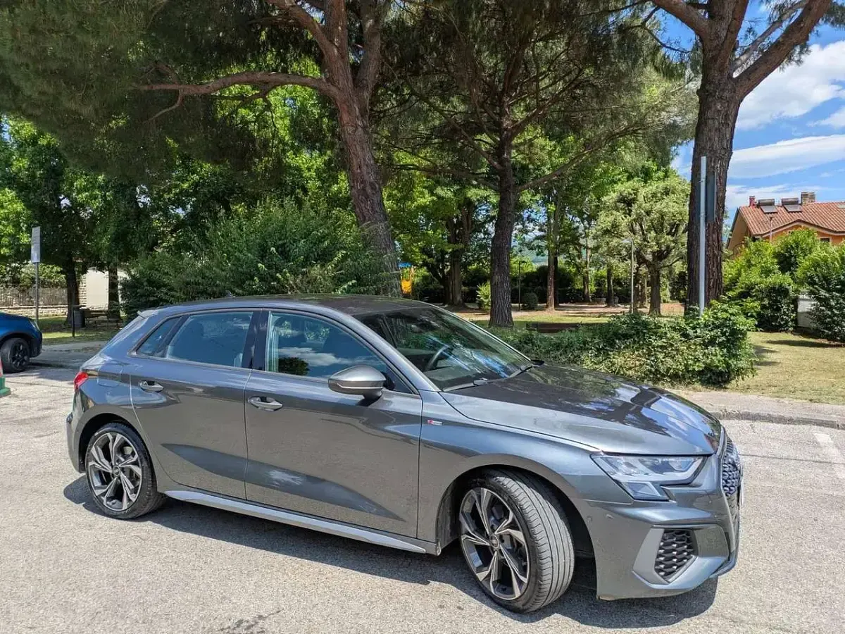 Usata Audi A3 S-Line 150 CV (110 kW) 2022 Grigio Berlina