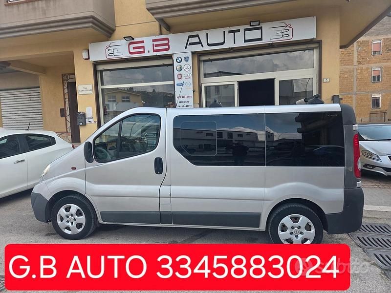 Usata Opel Vivaro 115 CV (84 kW) 2008 Grigio Monovolume
