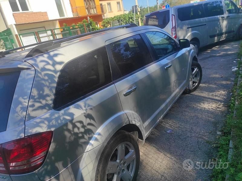 Usata Dodge Journey 140 CV (102 kW) 2008 Grigio SUV