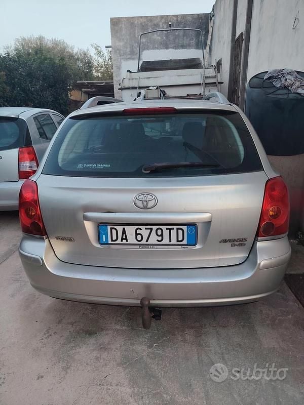 Usata Toyota Avensis 150 CV (110 kW) 2006 Grigio Berlina