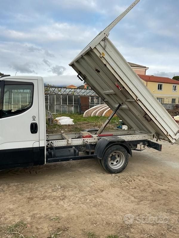 Usata Iveco Daily 106 CV (77 kW) 2015 Bianco