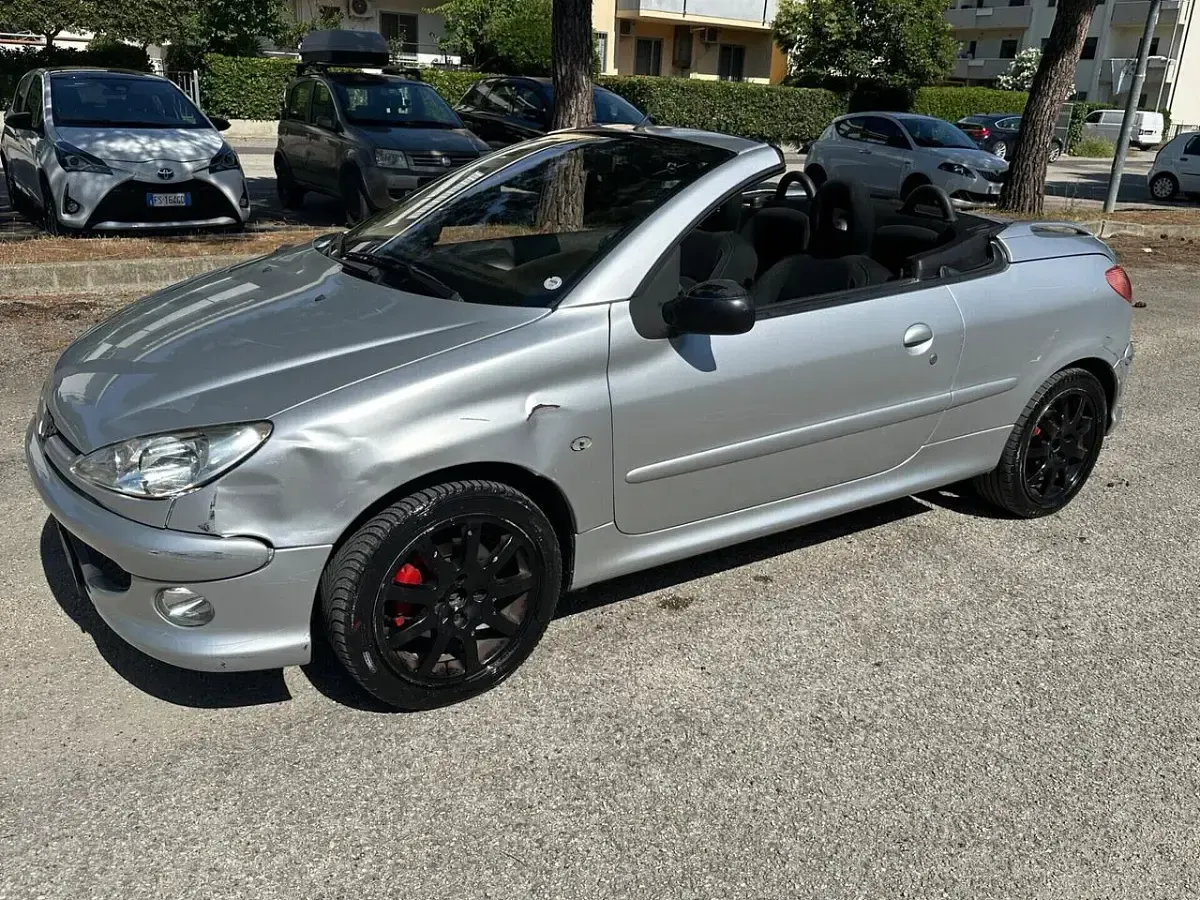 Usata Peugeot 206 CC 108 CV (79 kW) 2005 Argento Cabrio