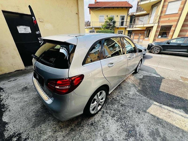 Usata Mercedes B200 Premium 136 CV (100 kW) 2018 Grigio Monovolume