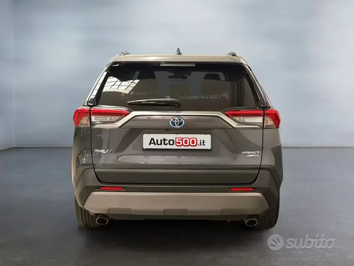 Usata Toyota RAV4 Hybrid 178 CV (130 kW) 2021 Grigio SUV