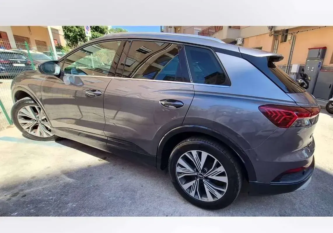Usata Audi Q4 e-tron Advanced 150 kW (204 CV) 2021 Grigio SUV