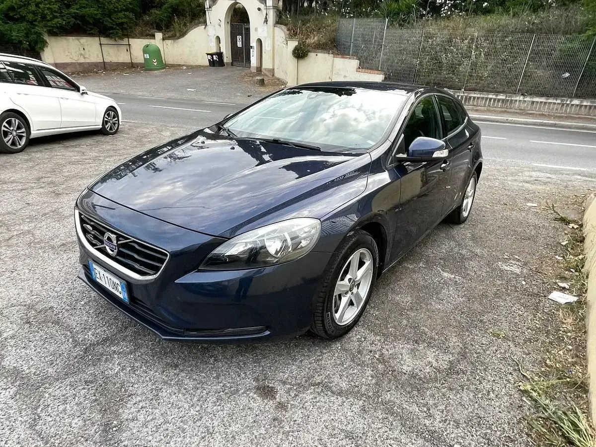Usata Volvo V40 150 CV (110 kW) 2015 Blu Station wagon