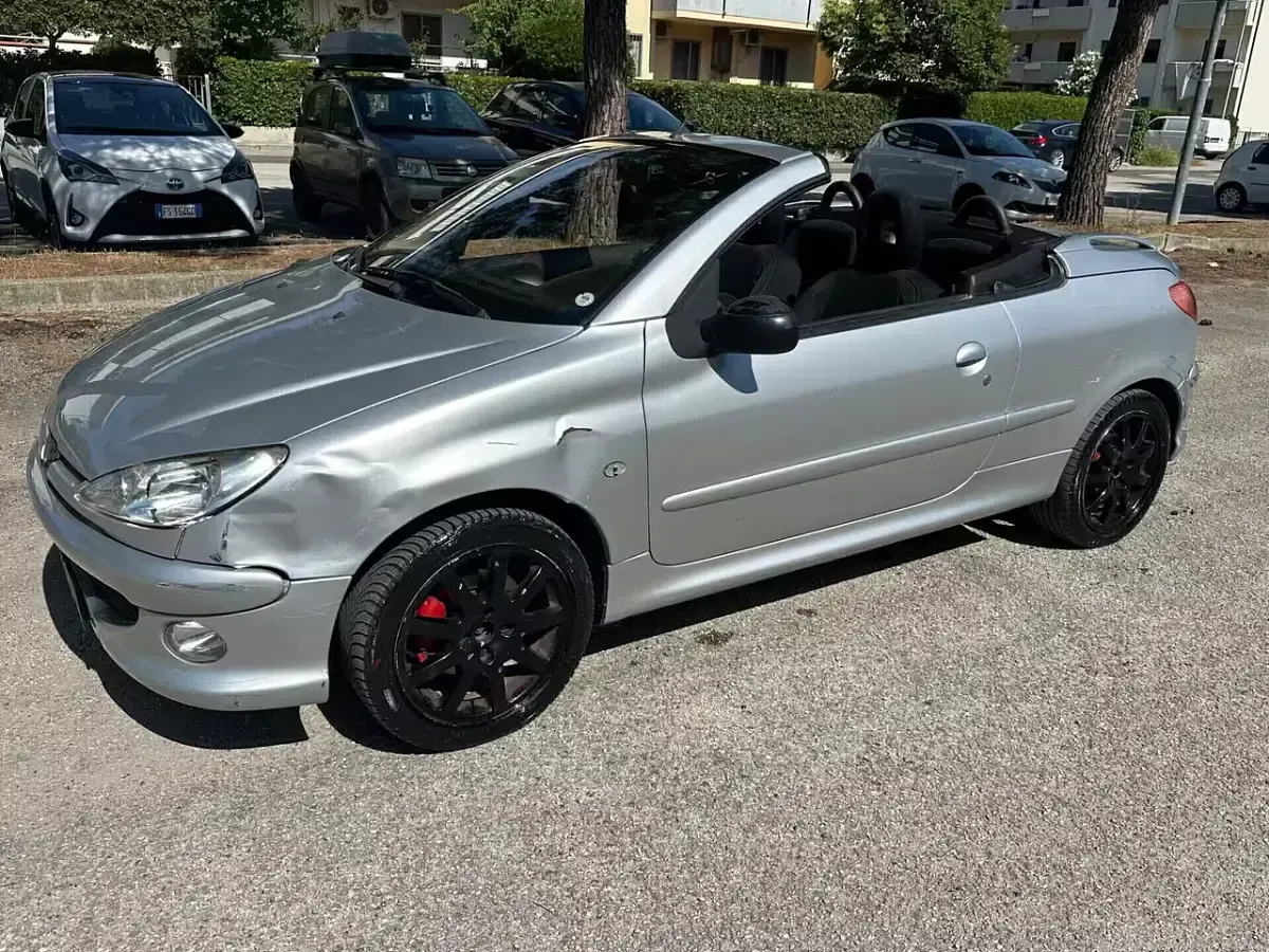 Usata Peugeot 206 CC 109 CV (80 kW) 2005 Argento Cabrio