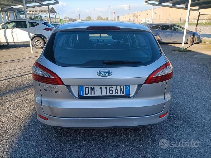 Begagnad Ford Mondeo 2008 Grå Kombi