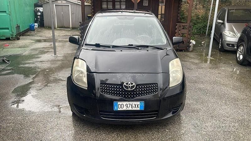 Usata Toyota Yaris Sol 89 CV (65 kW) 2006 Nero Berlina