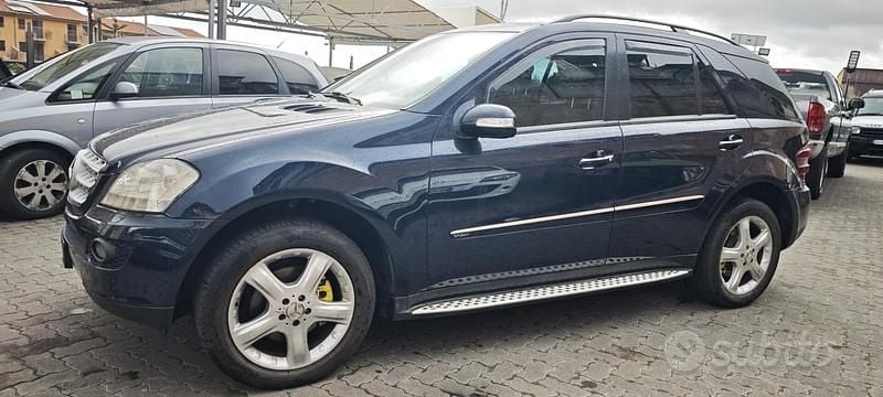 Usata Mercedes ML320 224 CV (164 kW) 2007 Blu SUV
