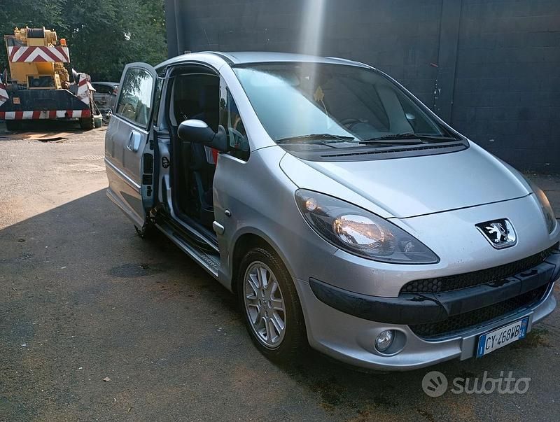 Grigio Usata 2006 Peugeot 1007 Monovolume | 3100 € (Molto cara) - Immagine 1/4