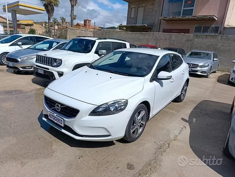 Usata Volvo V40 Kinetic 120 CV (88 kW) 2015 Bianco Berlina