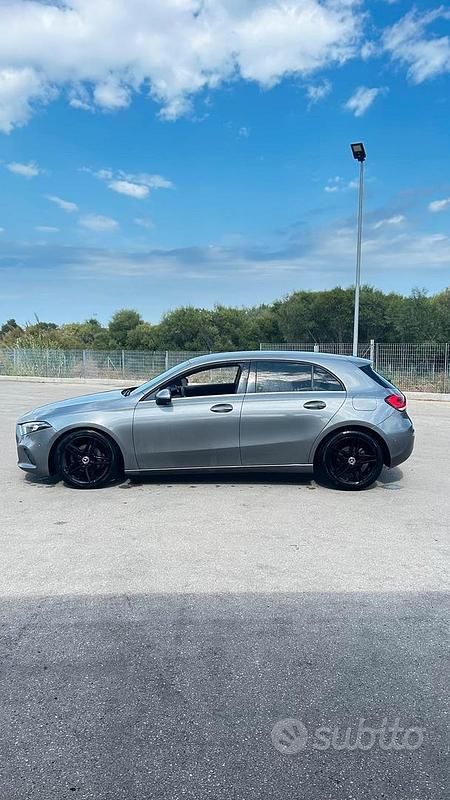 Usata Mercedes 180 116 CV (85 kW) 2019 Grigio Berlina