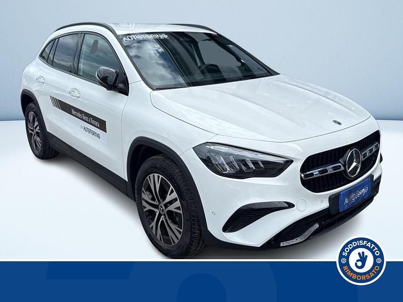 Usata Mercedes GLA200 Advanced Plus 150 CV (110 kW) 2023 Rosso metallizzato SUV