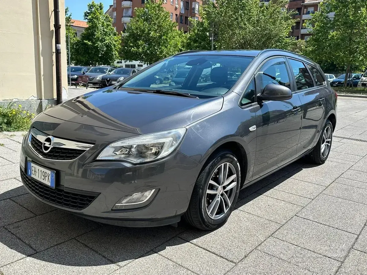Usata Opel Astra Cosmo 110 CV (80 kW) 2011 Station wagon