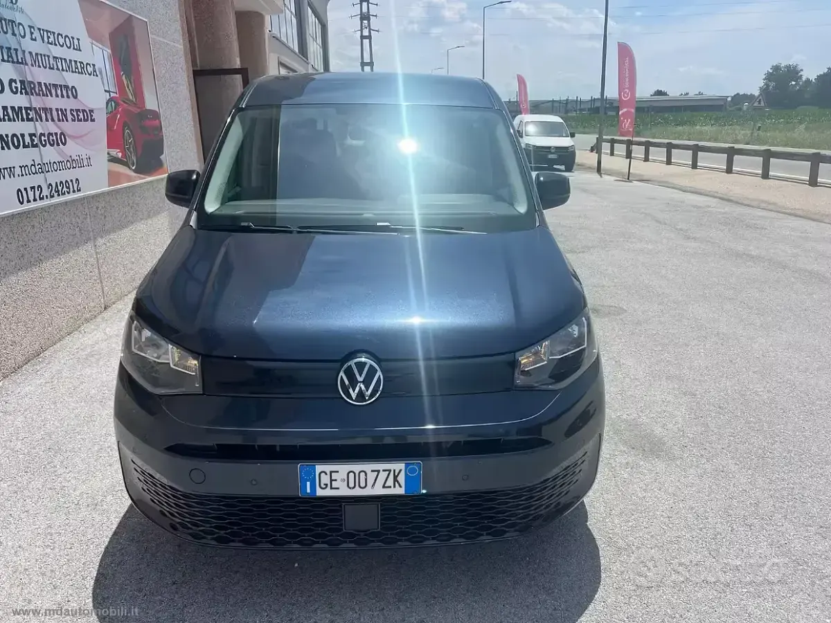 Usata VW Caddy 102 CV (75 kW) 2021 Blu/azzurro Monovolume