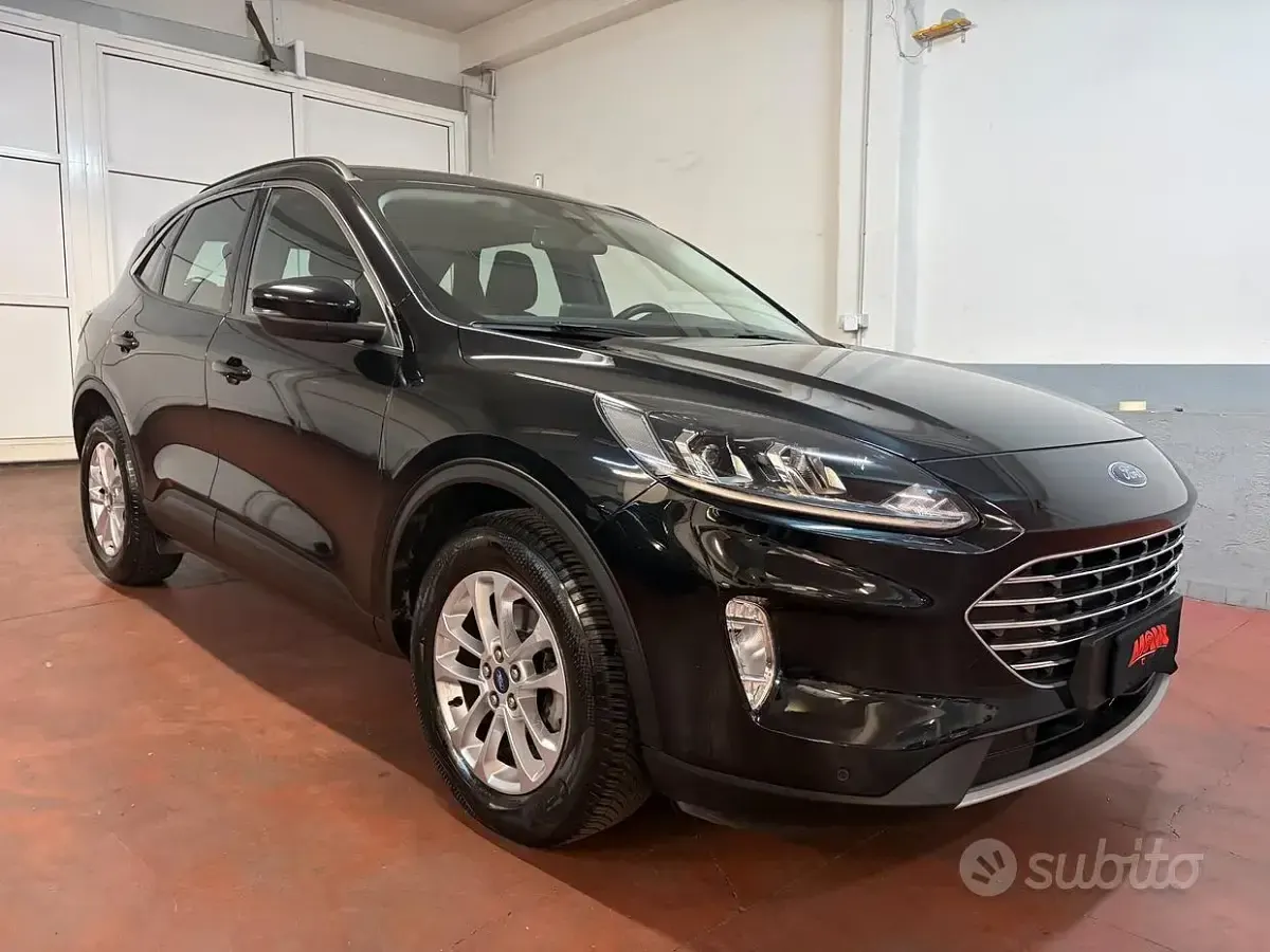Usata Ford Kuga Titanium 120 CV (88 kW) 2022 Nero SUV