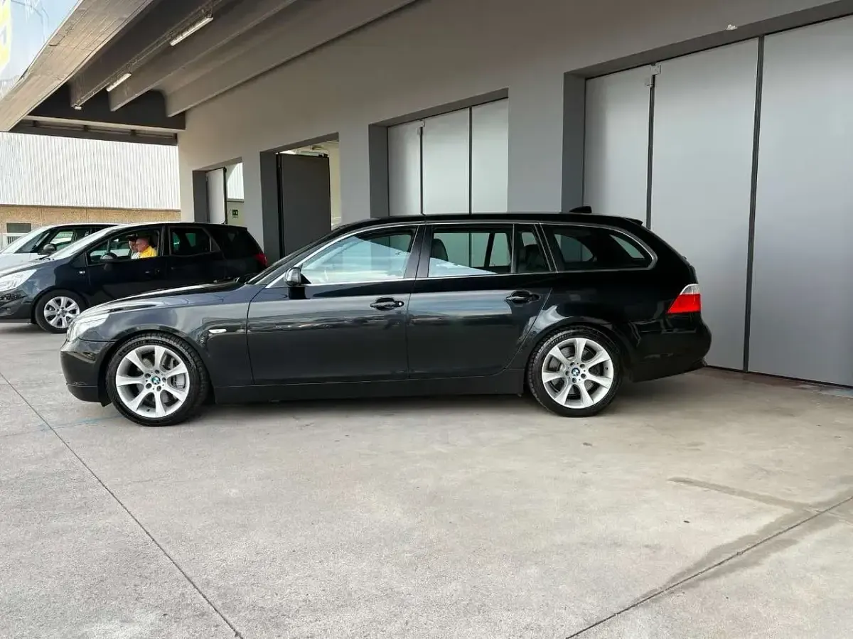 Usata BMW 535 272 CV (200 kW) 2005 Nero Station wagon