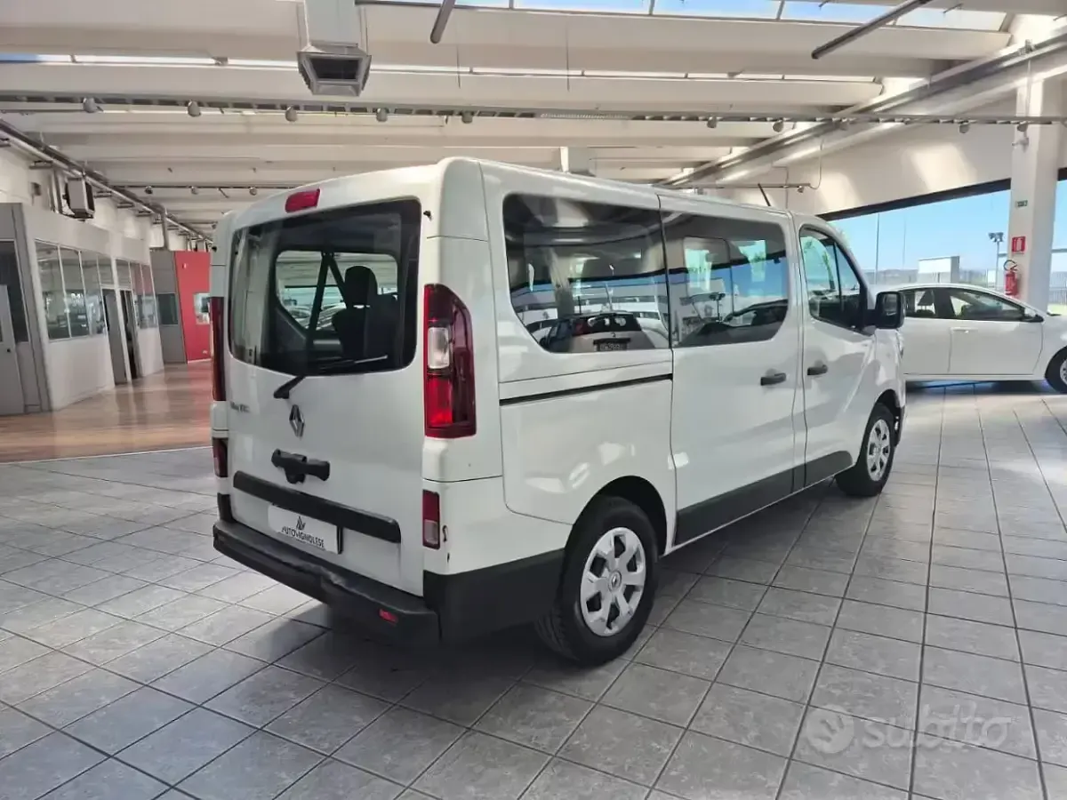 Usata Renault Trafic Zen 110 CV (80 kW) 2023 Bianco Monovolume