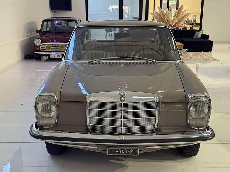 Usata Mercedes 220 158 CV (116 kW) 1968 Argento