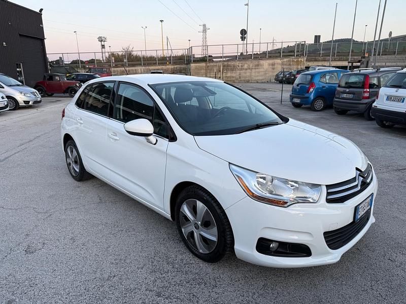 Begagnad Citroën C4 Exclusive 114 HK (83 kW) 2013 Vit Sedan