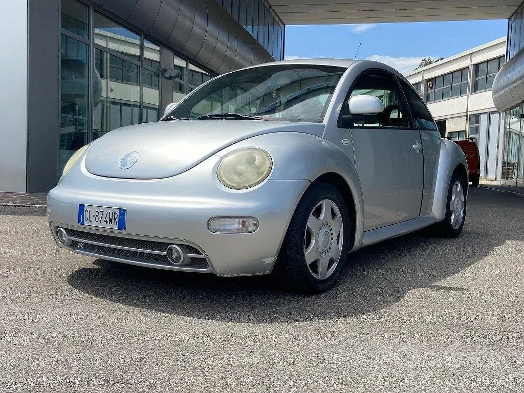 Usata VW New Beetle 90 CV (66 kW) 2000 Grigio Utilitaria