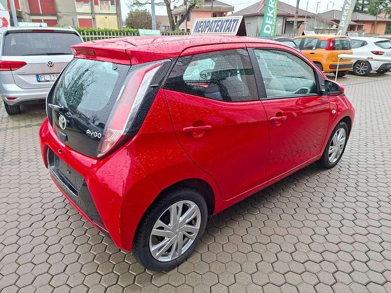 Usata Toyota Aygo X-play 69 CV (50 kW) 2017 Rosso Utilitaria