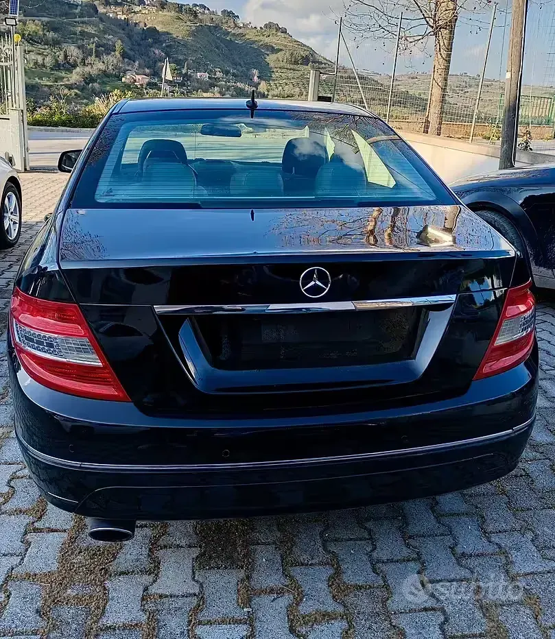 Usata Mercedes C220 Avantgarde 170 CV (125 kW) 2008 Nero Berlina