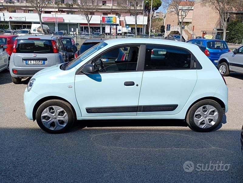 Usata Renault Twingo Urban Night 60 kW (82 CV) 2022 Blu Utilitaria