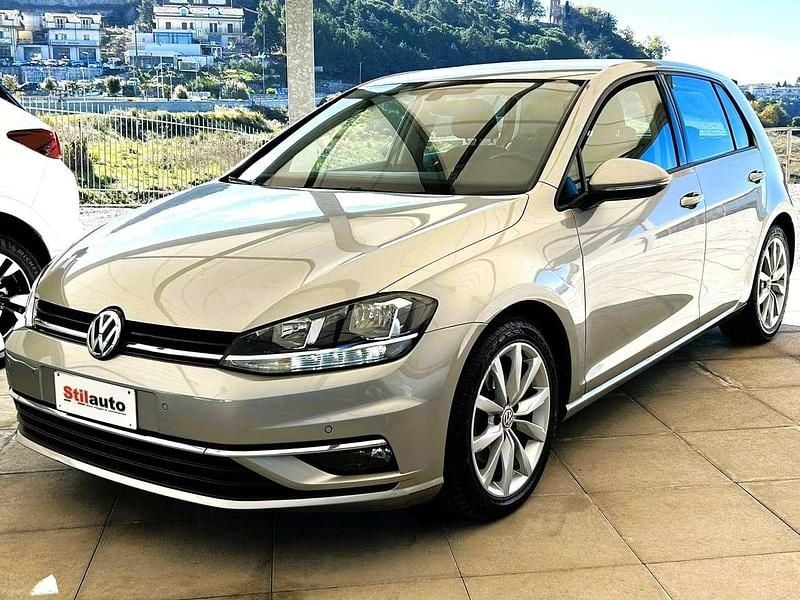 Grigio Usata 2017 VW Golf Highline Tre volumi | 13.890 € (Buon prezzo) - Immagine 1/3