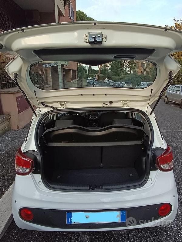 Używany Hyundai i10 68 KM (50 kW) 2019 Biały Hatchback