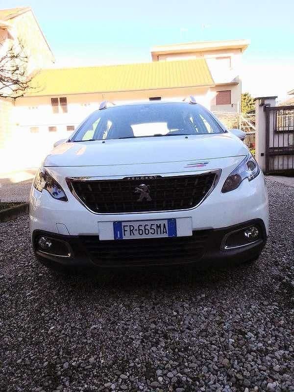 Usata Peugeot 2008 Active 102 CV (75 kW) 2018 SUV