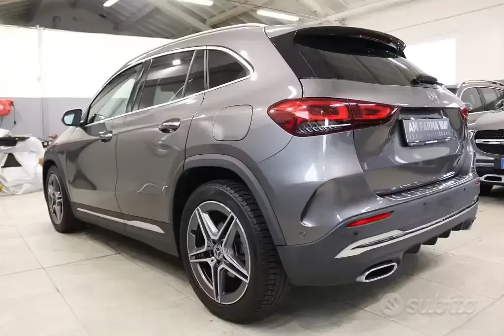 Usata Mercedes GLA180 Premium 116 CV (85 kW) 2023 Grey metallic SUV