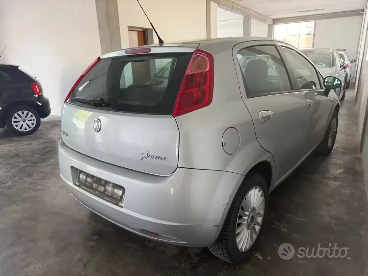 Usata Fiat Grande Punto Active 77 CV (56 kW) 2009 Bluazzurro Utilitaria